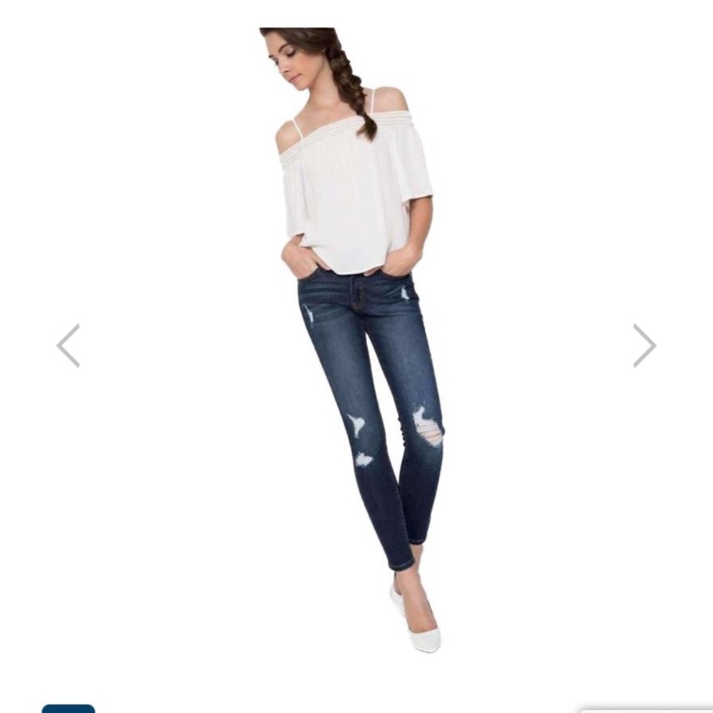 KanCan women’s mid rise skinny jeans size 24